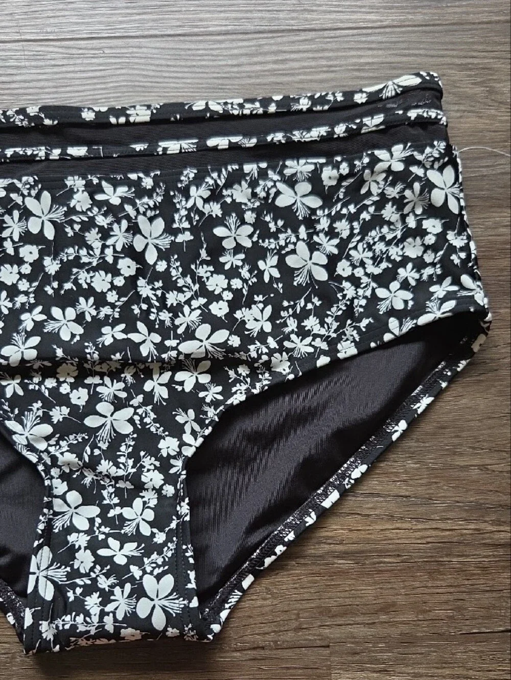 Nwot Tommy Hilfiger Black & White Floral Women’s Swim Bottoms Size Large